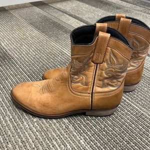 Willie Leather Bootie, Dingo, size 9.5